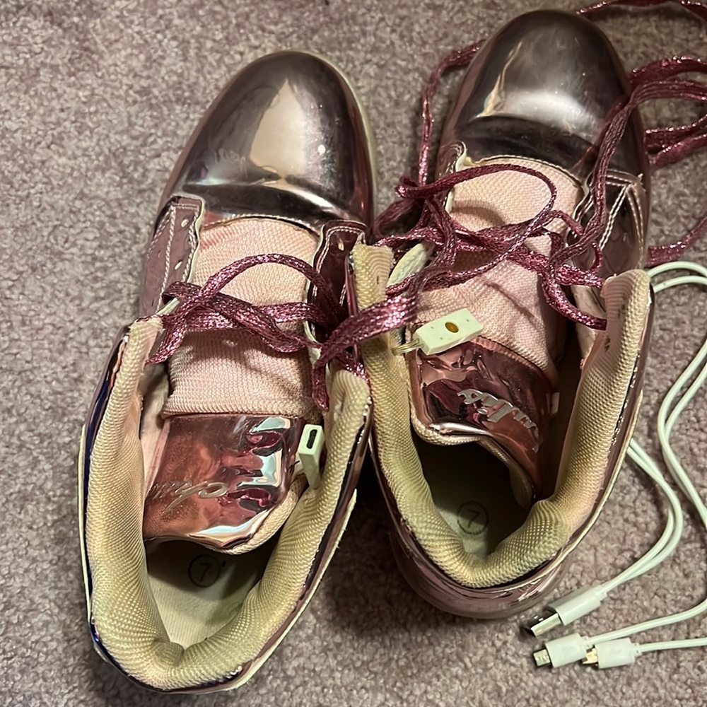 Pink light up sneakers size 7 womens. Have been worn a lot but still work!